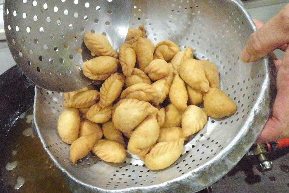 Bánh đậu phộng Peanut Puff chứa rất nhiều chất béo và đường. Ảnh: StraitsTimes